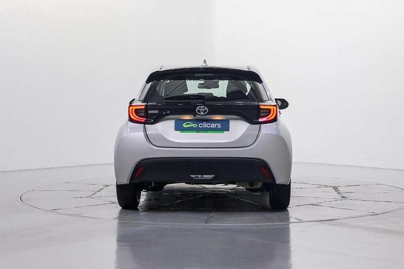 Usado Toyota Yaris Edition 125 CV (91 kW) 2021 Gris Utilitario