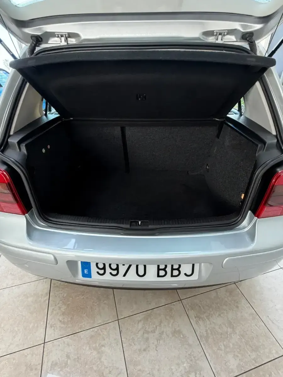 Usado VW Golf IV GTI 115 CV (84 kW) 2000 Gris
