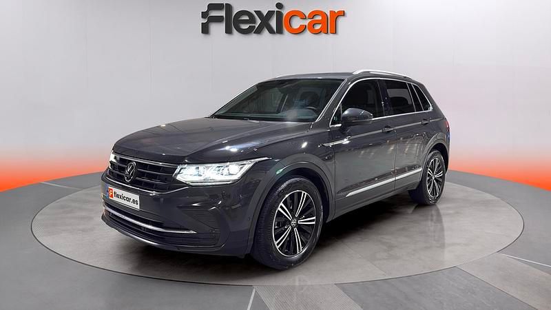 Usado VW Tiguan Life 150 CV (110 kW) 2022 Gris SUV