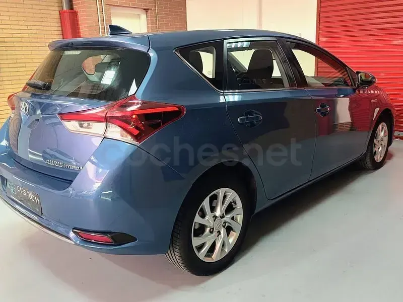 Begagnad Toyota Auris Hybrid Advance 136 HK (100 kW) 2016 Blå Sedan