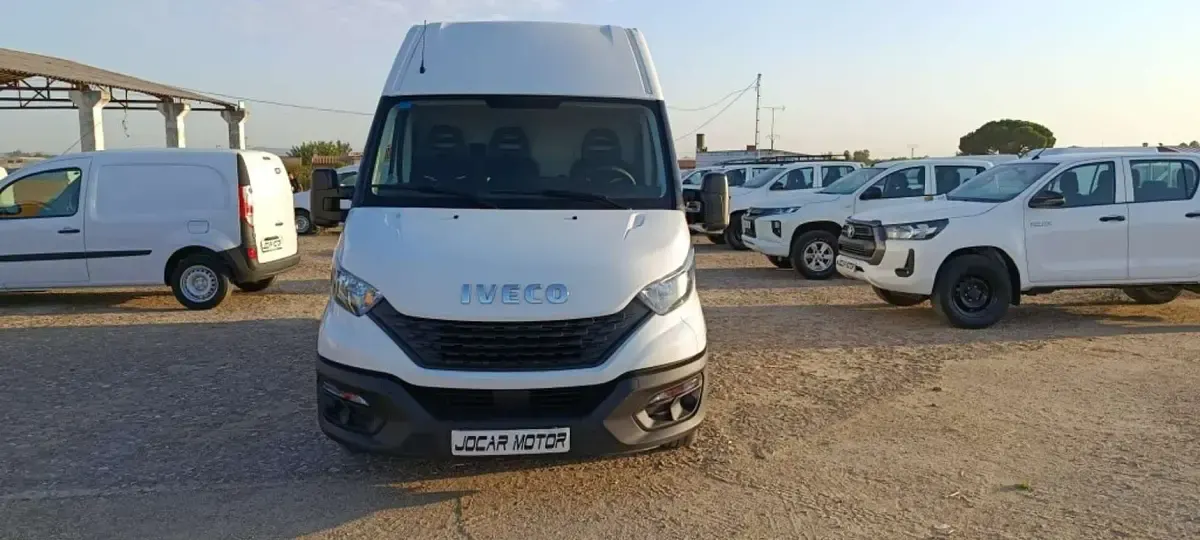 Usado Iveco 35.12 116 CV (85 kW) 2021 Blanco Van