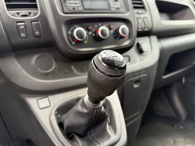 Usado Renault Trafic 150 CV (110 kW) 2021 Blanco Monovolumen