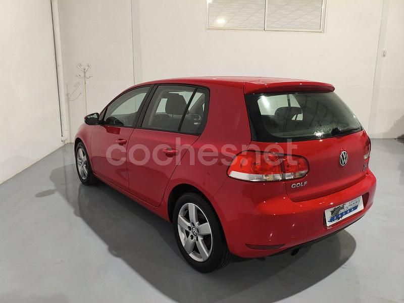 Usado VW Golf VII 105 CV (77 kW) 2012 Rojo Berlina