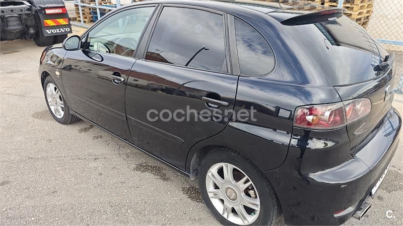 Usado Seat Ibiza 100 CV (73 kW) 2006 Negro Utilitario