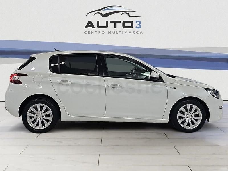 Usado Peugeot 308 Allure 100 CV (73 kW) 2017 Blanco Berlina