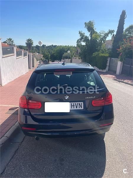 Usado BMW 318 143 CV (105 kW) 2014 Azul Familiar