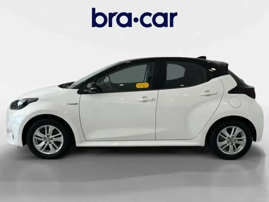 Usado Toyota Yaris Active 116 CV (85 kW) 2022 Blanco Utilitario