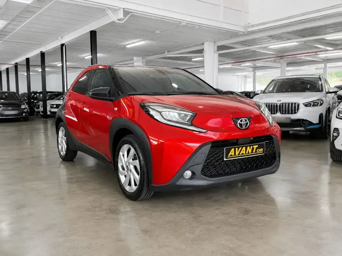 Usado Toyota Aygo X 72 CV (52 kW) 2023 Rojo SUV