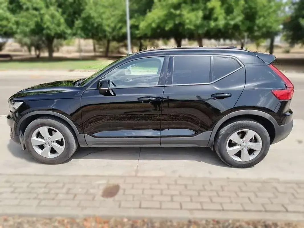 Usado Volvo XC40 Inscription 163 CV (119 kW) 2021 Negro SUV