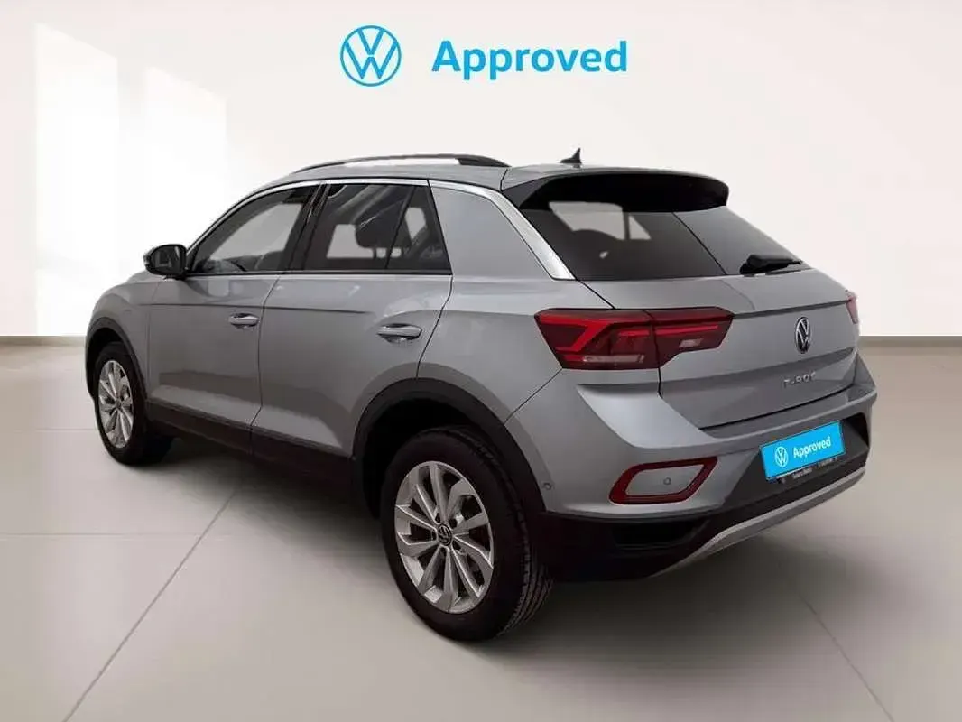 Usado VW T-Roc Life 110 CV (80 kW) 2023 Gris SUV