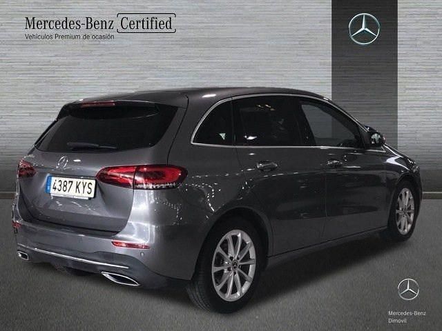 Usado Mercedes B200 150 CV (110 kW) 2019 Gris montaña Monovolumen