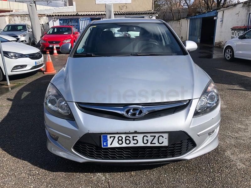 Usado Hyundai i30 Comfort 109 CV (80 kW) 2010 Gris / plata Berlina