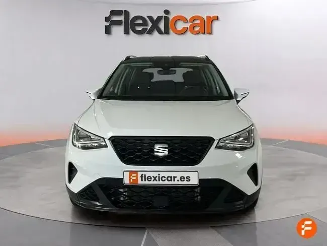Usado Seat Arona Style 110 CV (80 kW) 2022 Blanco SUV