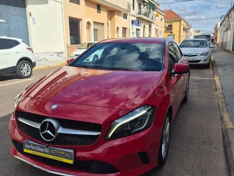 Usado Mercedes A200 Urban 136 CV (100 kW) 2016 Rojo Berlina