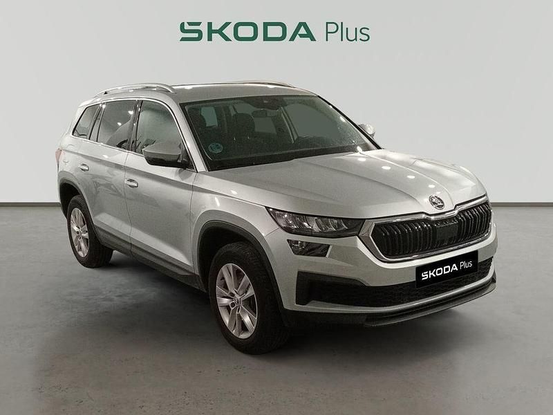 Usado Skoda Kodiaq Ambition 150 CV (110 kW) 2022 Gris plata SUV