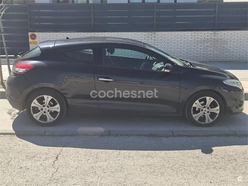 Usado Renault Mégane Dynamique 110 CV (80 kW) 2012 Negro Berlina