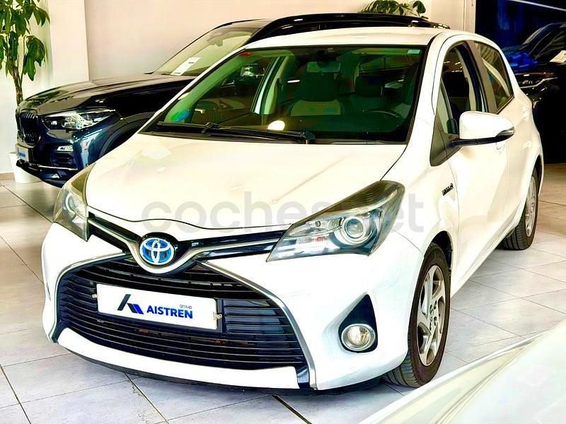 Usado Toyota Yaris Hybrid Active 100 CV (73 kW) 2016 Blanco Berlina