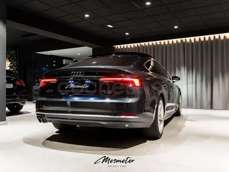 Usado Audi A5 Sportback Ambiente 190 CV (139 kW) 2019 Azul Utilitario