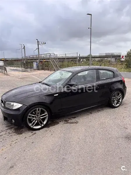 Usado BMW 118 143 CV (105 kW) 2007 Negro Utilitario