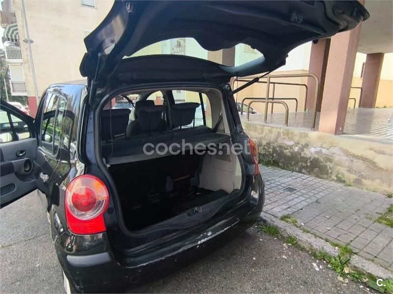 Usado Renault Modus Dynamique 80 CV (58 kW) 2004 Negro Monovolumen