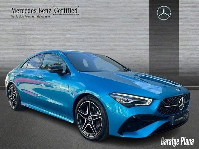 Usado Mercedes CLA220 AMG line 190 CV (139 kW) 2025 Azul híper Berlina