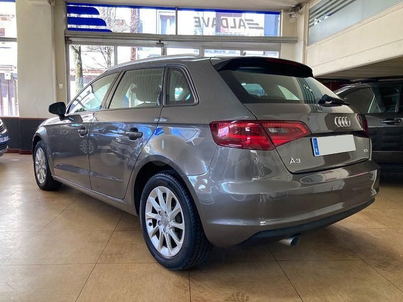 Usado Audi A3 Attraction 110 CV (80 kW) 2014 Marrón Berlina