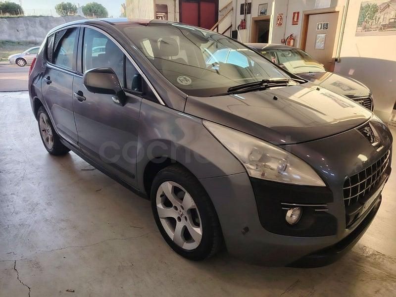 Usado Peugeot 3008 Allure 112 CV (82 kW) 2011 Gris / plata Familiar