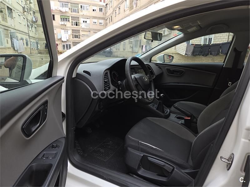 Usado Seat Leon Style Plus 110 CV (80 kW) 2017 Blanco Berlina