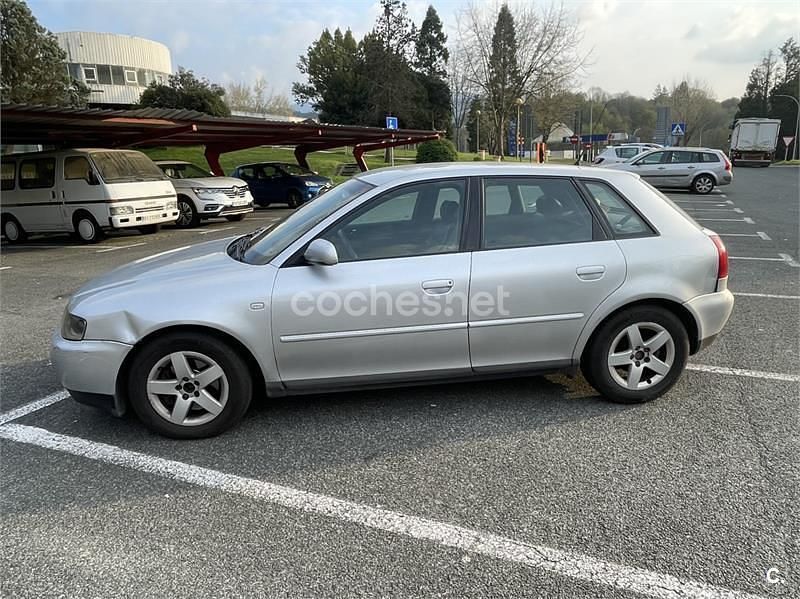 Usado Audi A3 Ambiente 130 CV (95 kW) 2001 Gris / plata Utilitario