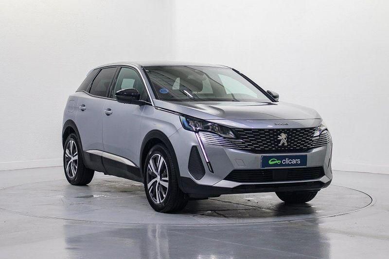 Usado Peugeot 3008 Allure 180 CV (132 kW) 2024 Gris / plata SUV