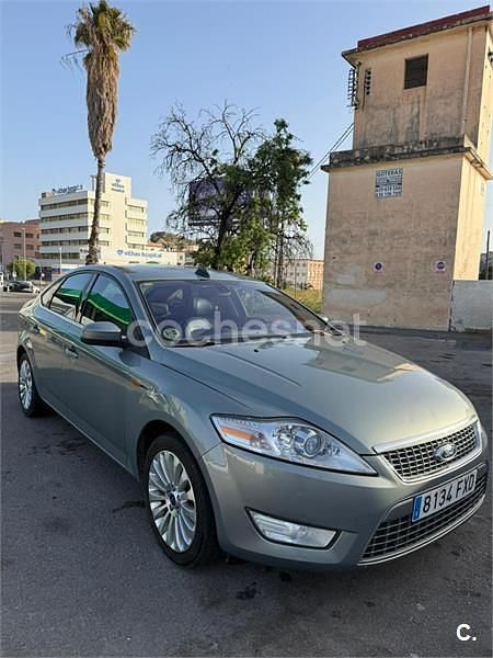 Usado Ford Mondeo Titanium 140 CV (102 kW) 2007 Beige Berlina