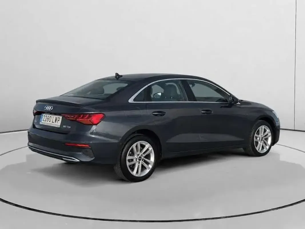 Usado Audi A3 Advanced 116 CV (85 kW) 2022 Gris Berlina