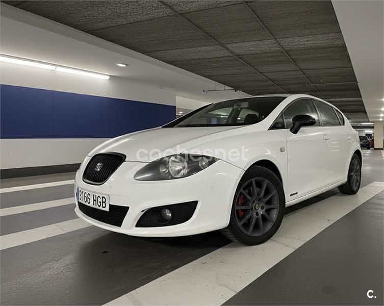 Usado Seat Leon 90 CV (66 kW) 2011 Blanco Utilitario