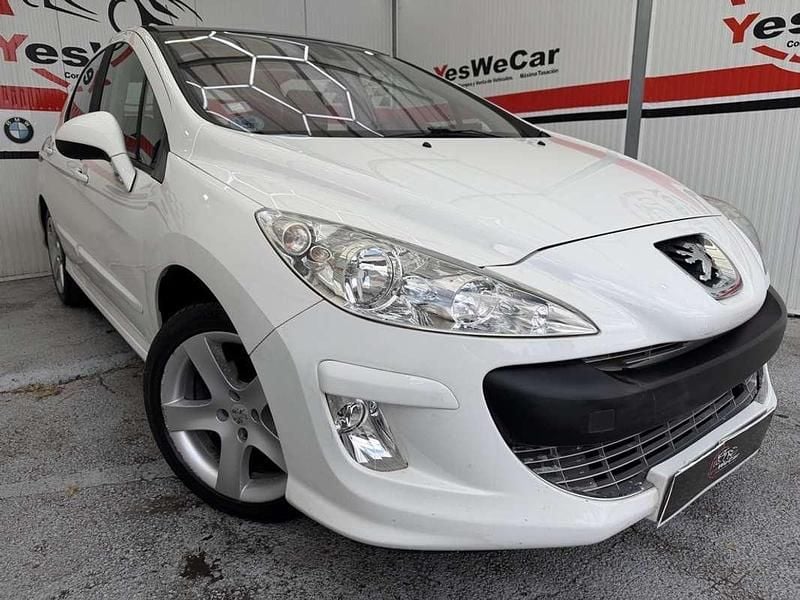Usado Peugeot 308 Allure 120 CV (88 kW) 2011 Blanco Utilitario