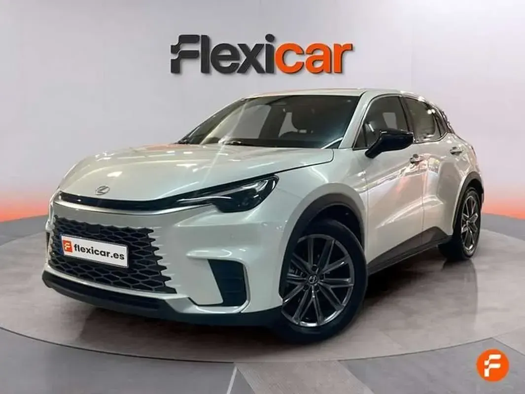 Usado Lexus LBX 136 CV (100 kW) 2024 Blanco SUV
