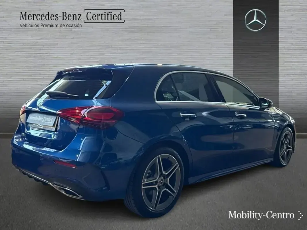 Usado Mercedes A180 116 CV (85 kW) 2024 Azul espectra Utilitario