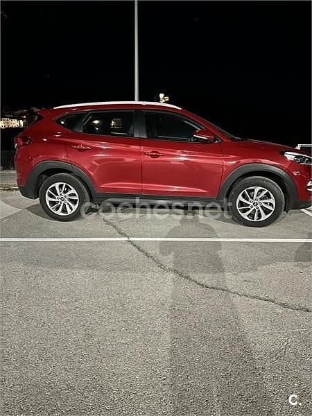 Usado Hyundai Tucson 131 CV (96 kW) 2018 Granate SUV