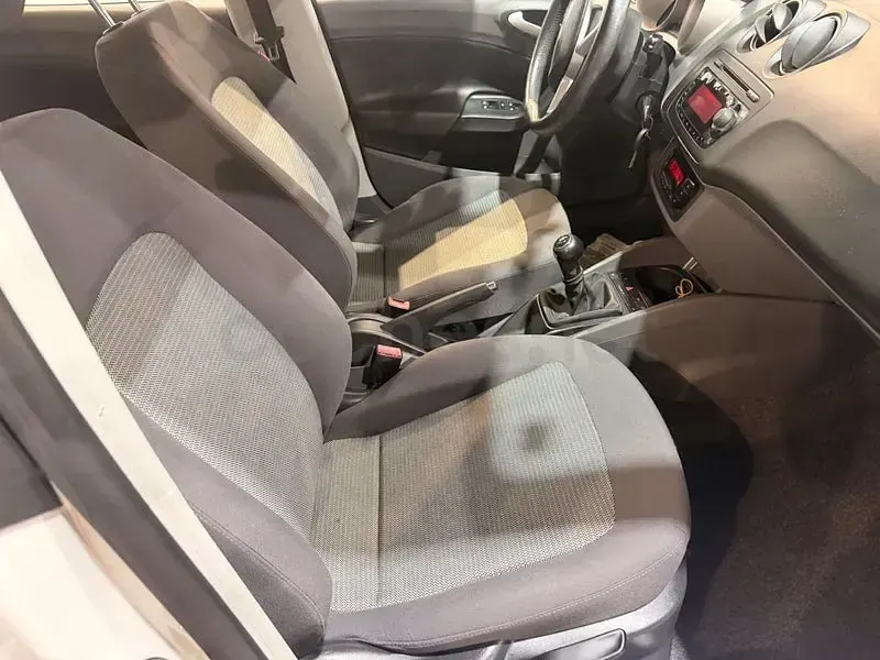 Usado Seat Ibiza Sport 90 CV (66 kW) 2010 Blanco Berlina