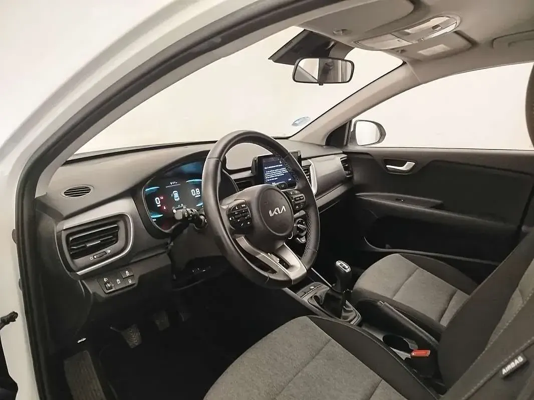 Usado Kia Stonic 101 CV (74 kW) 2025 Blanco SUV