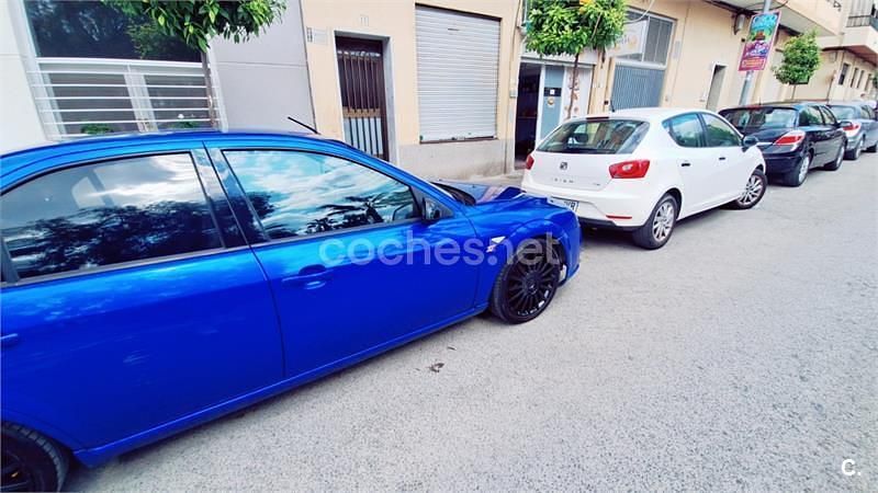 Usado Ford Mondeo Ghia 130 CV (95 kW) 2001 Azul Berlina
