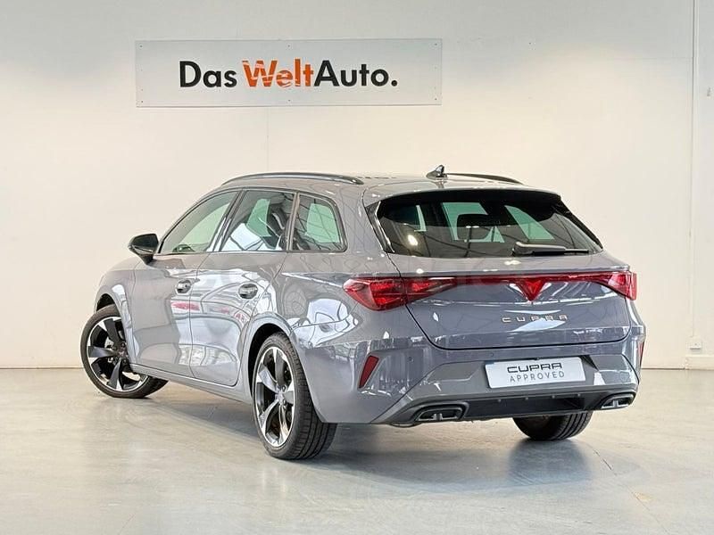 Usado Cupra Leon 150 CV (110 kW) 2024 Gris / plata Familiar