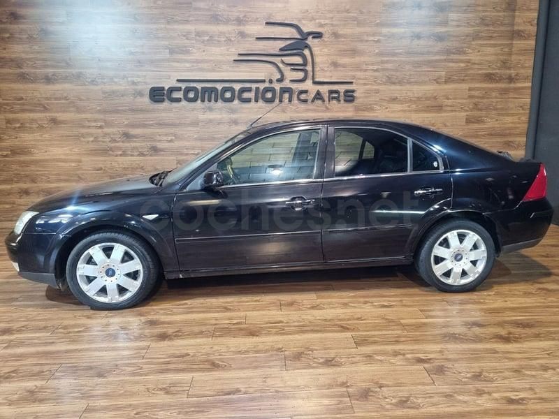Usado Ford Mondeo Ghia 130 CV (95 kW) 2005 Negro Berlina