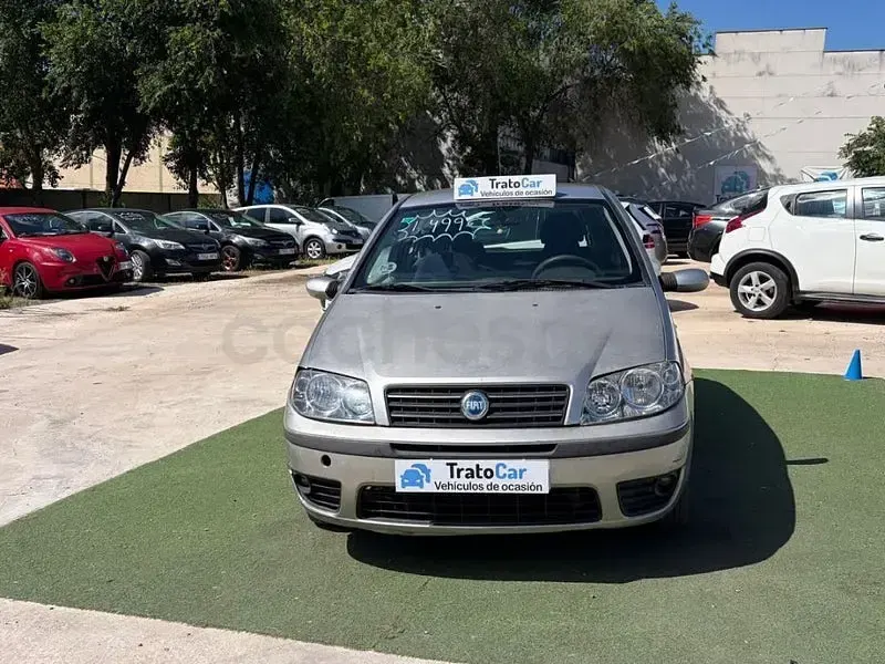 Usado Fiat Punto Dynamic 80 CV (58 kW) 2003 Gris / plata Utilitario