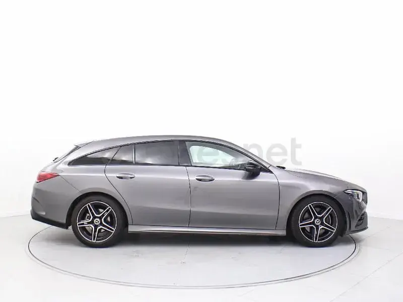 Usado Mercedes CLA200 Shooting Brake 163 CV (119 kW) 2019 Gris / plata Familiar