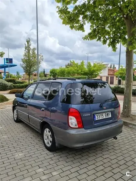 Usado Kia Carens 110 CV (80 kW) 2002 Azul Monovolumen