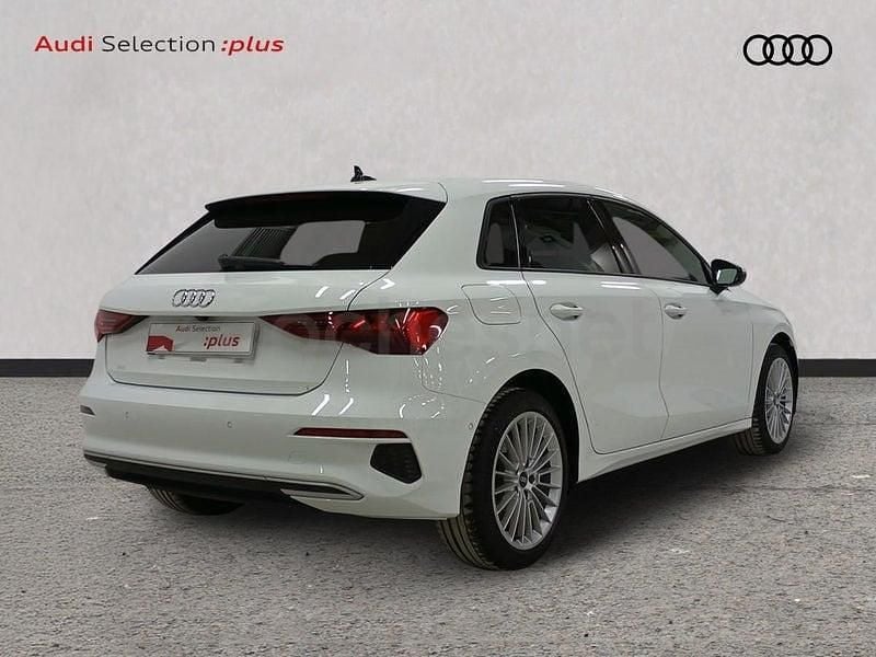 Käytetty Audi A3 Advanced Plus 150 HP (110 kW) 2021 Valkoinen Sedan
