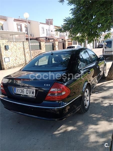 Usado Mercedes E270 Avantgarde 170 CV (125 kW) 2002 Negro Berlina