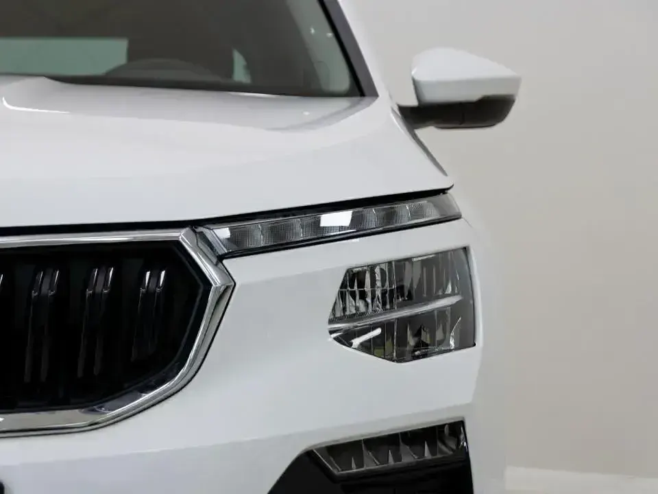 Usado Skoda Kamiq Selection 115 CV (84 kW) 2025 Blanco SUV