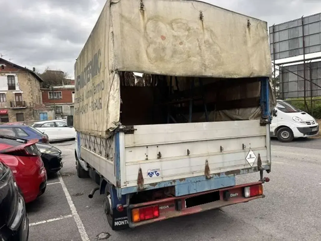 Usado Iveco Daily 103 CV (75 kW) 1996 Blanco Van