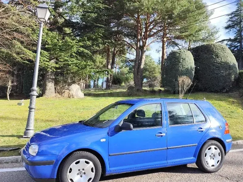Usado VW Golf IV Highline 105 CV (77 kW) 2000 Azul Berlina